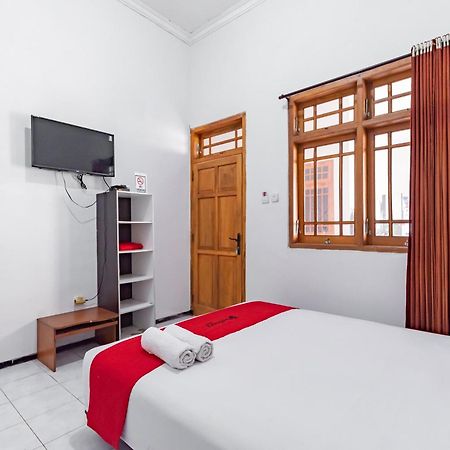 Reddoorz At Ciliwung Guest House Syariah Malang Exterior photo