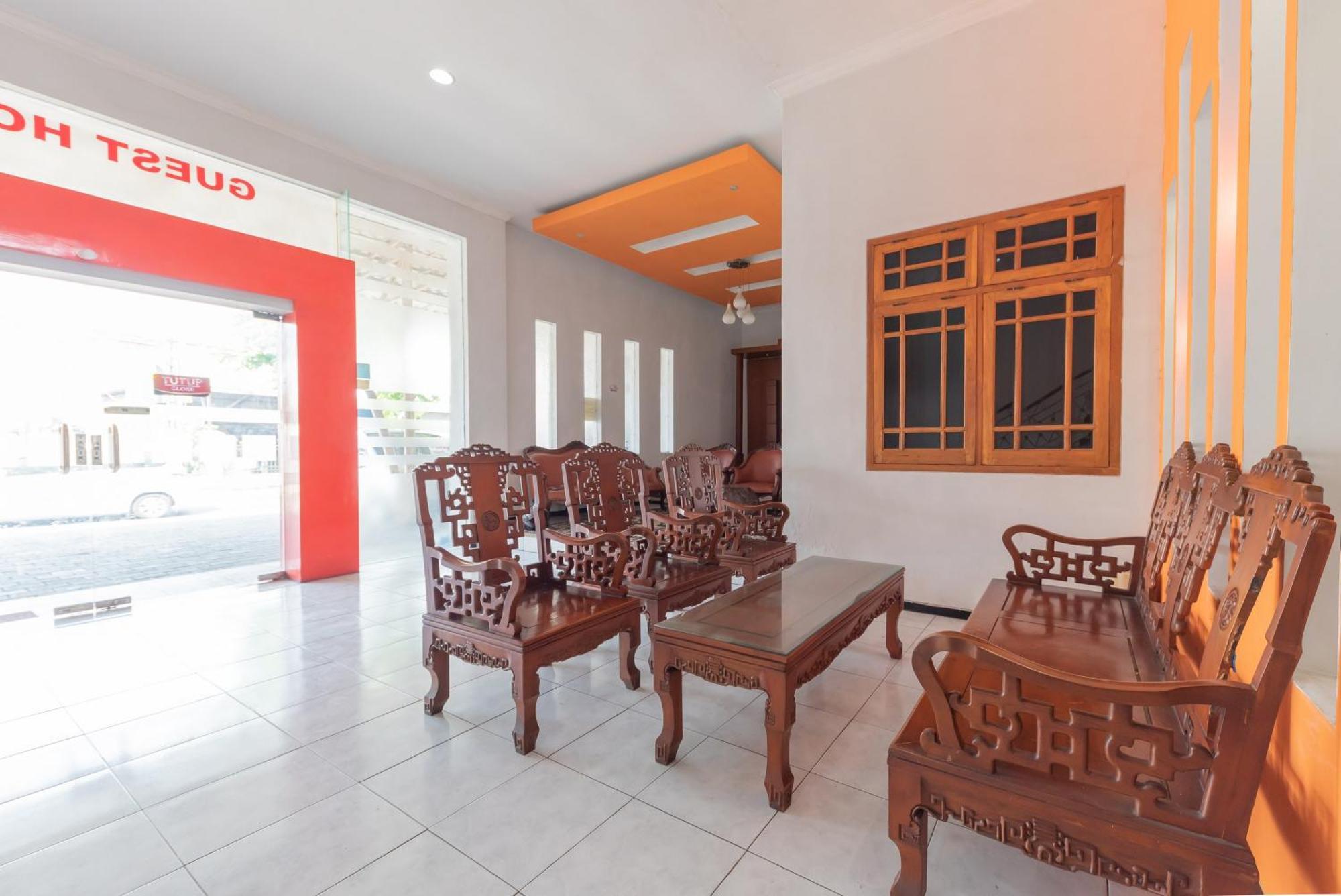 Reddoorz At Ciliwung Guest House Syariah Malang Exterior photo