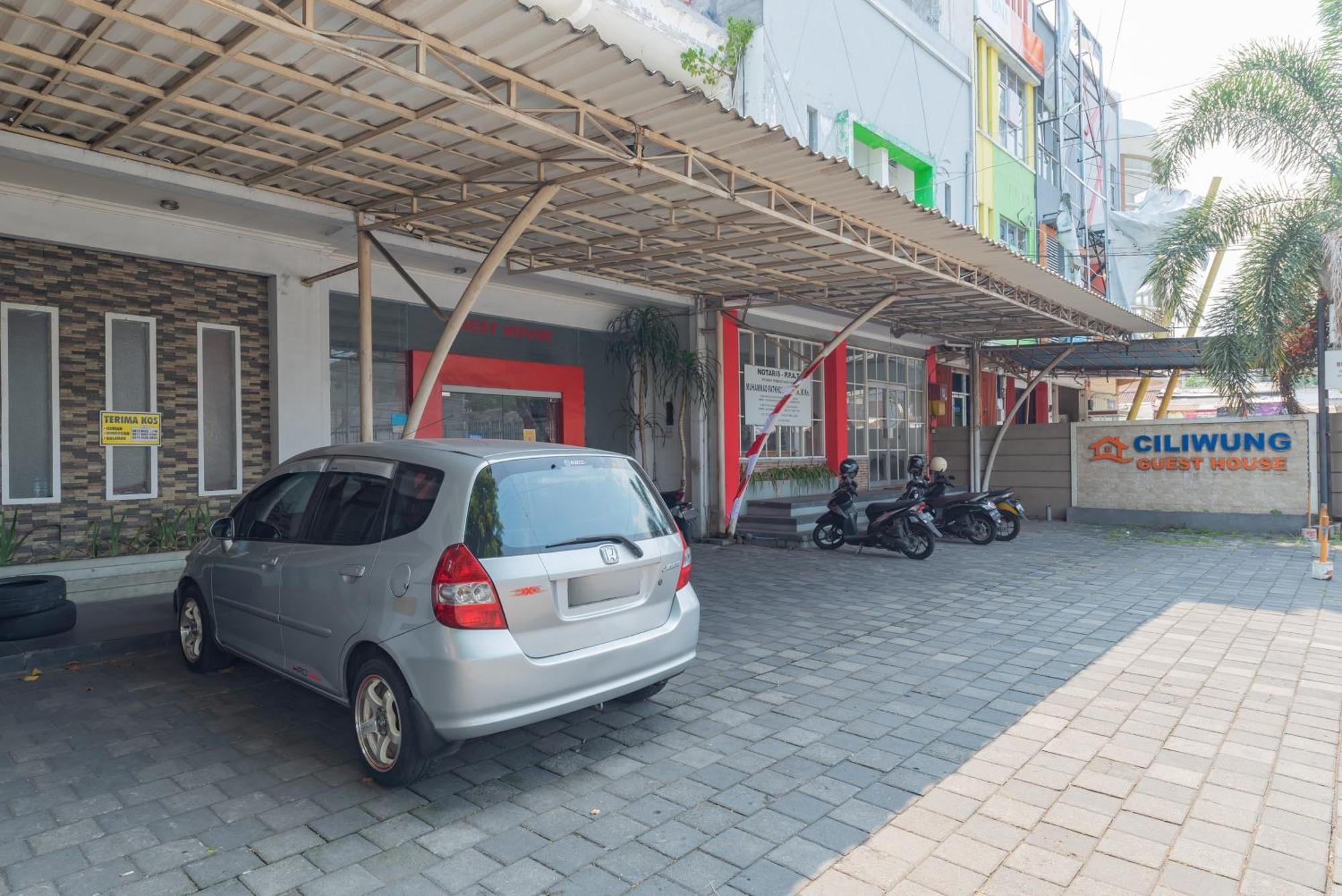 Reddoorz At Ciliwung Guest House Syariah Malang Exterior photo
