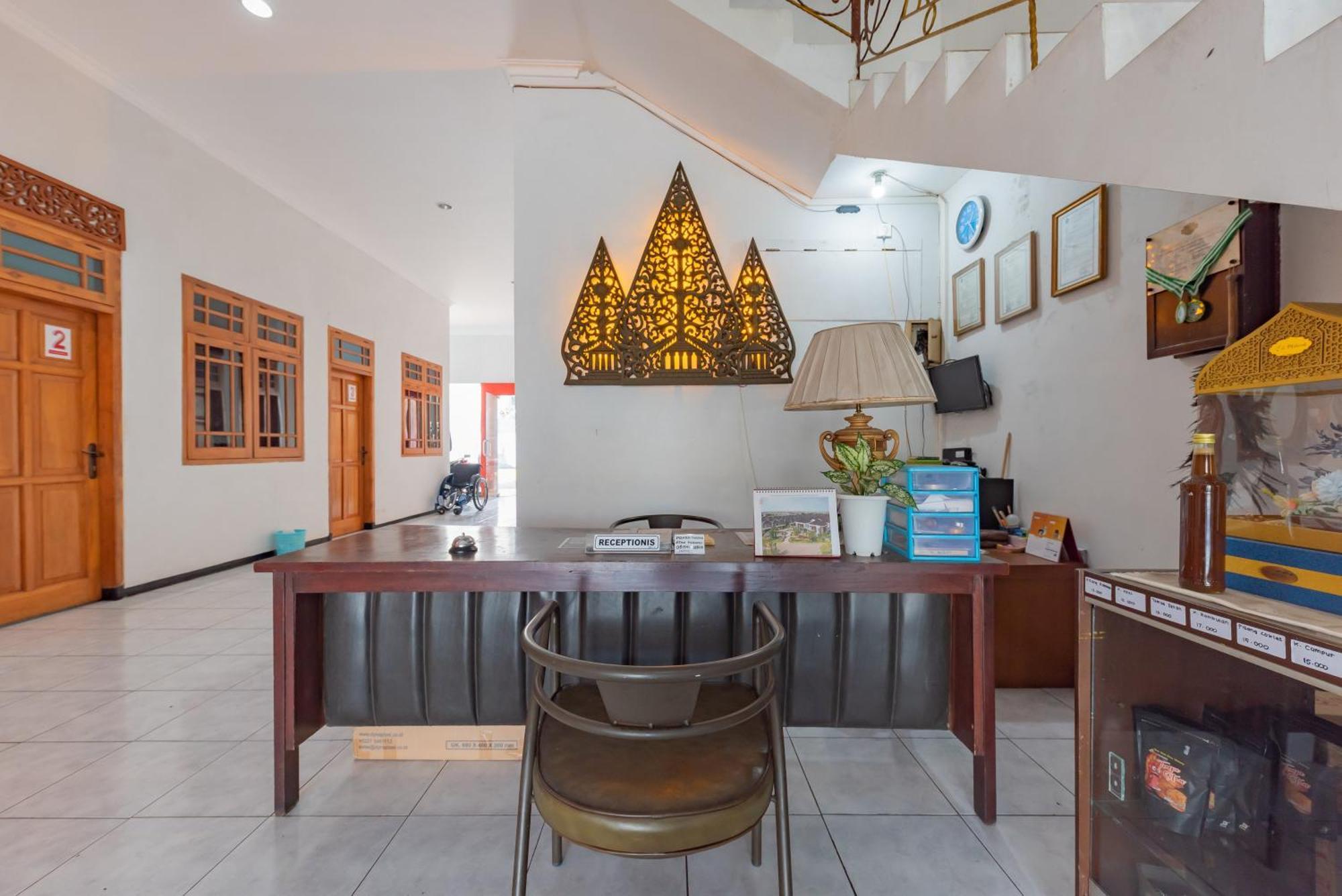 Reddoorz At Ciliwung Guest House Syariah Malang Exterior photo